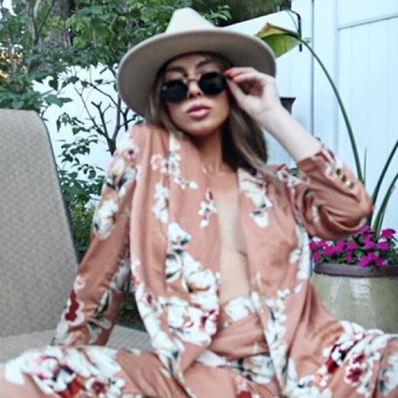 Lack of color Hat - Picture 4 of 4